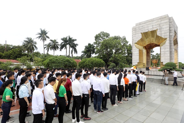 130 HS, SV tiêu biểu ngành giáo dục nghề nghiệp dự Lễ báo công dâng Bác - 10 130 HS, SV tiêu biểu ngành giáo dục nghề nghiệp dự Lễ báo công dâng Bác - 10
