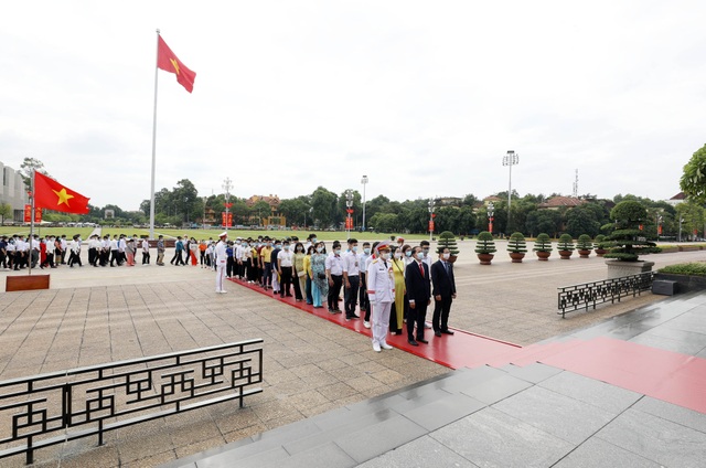 130 HS, SV tiêu biểu ngành giáo dục nghề nghiệp dự Lễ báo công dâng Bác - 5 130 HS, SV tiêu biểu ngành giáo dục nghề nghiệp dự Lễ báo công dâng Bác - 5