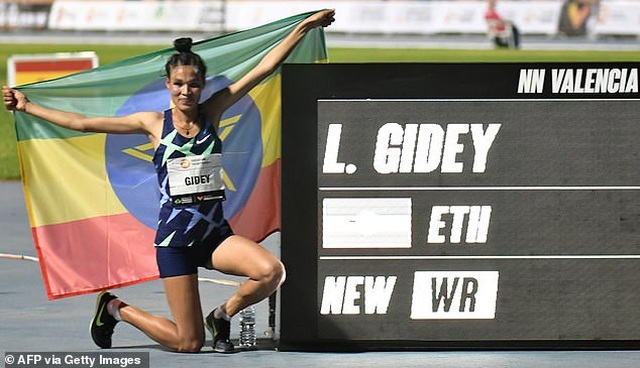 Joshua Cheptegei phá kỷ lục thế giới trên đường chạy 10.000m - 4