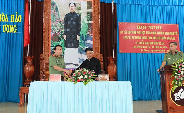 Công an An Giang cùng Giáo hội Phật giáo Hòa hảo ký kết “2 An” - 1 Công an An Giang cùng Giáo hội Phật giáo Hòa hảo ký kết “2 An” - 1