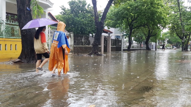 Lũ dâng cao, học sinh tỉnh Thừa Thiên Huế được nghỉ học đến hết tuần - 1 Lũ dâng cao, học sinh tỉnh Thừa Thiên Huế được nghỉ học đến hết tuần - 1