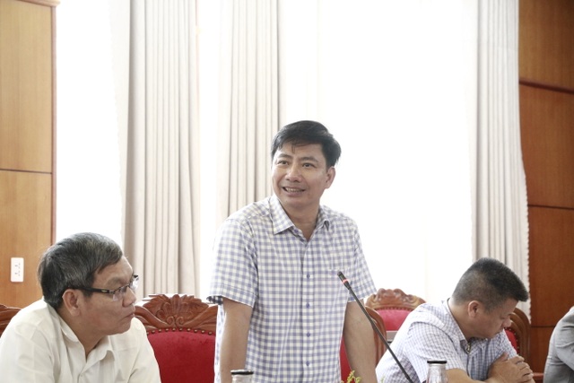 Hạn chế tối đa việc tặng lẵng hoa tại Đại hội Đảng bộ Đắk Lắk - 2 Hạn chế tối đa việc tặng lẵng hoa tại Đại hội Đảng bộ Đắk Lắk - 2