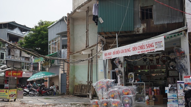 Nhà xây vượt tầng hết đất sống, nếu Hà Nội tăng xử phạt lên 2 tỷ đồng? - 1 Nhà xây vượt tầng hết đất sống, nếu Hà Nội tăng xử phạt lên 2 tỷ đồng? - 1