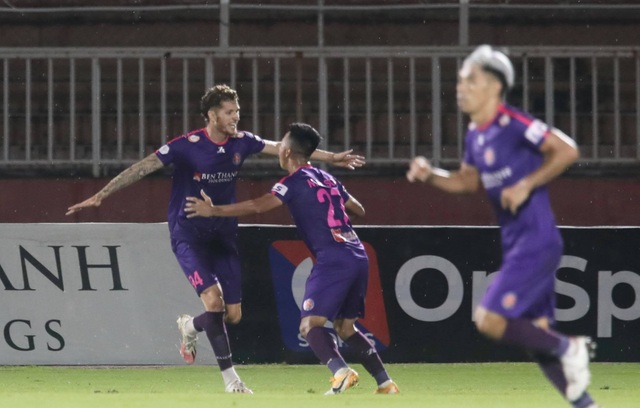 Đánh bại HL Hà Tĩnh, Sài Gòn FC tiếp tục giữ ngôi đầu V-League - 4 Đánh bại HL Hà Tĩnh, Sài Gòn FC tiếp tục giữ ngôi đầu V-League - 4