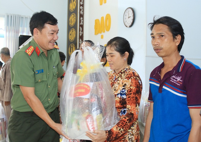 Công an An Giang cùng Giáo hội Phật giáo Hòa hảo ký kết “2 An” - 3 Công an An Giang cùng Giáo hội Phật giáo Hòa hảo ký kết “2 An” - 3