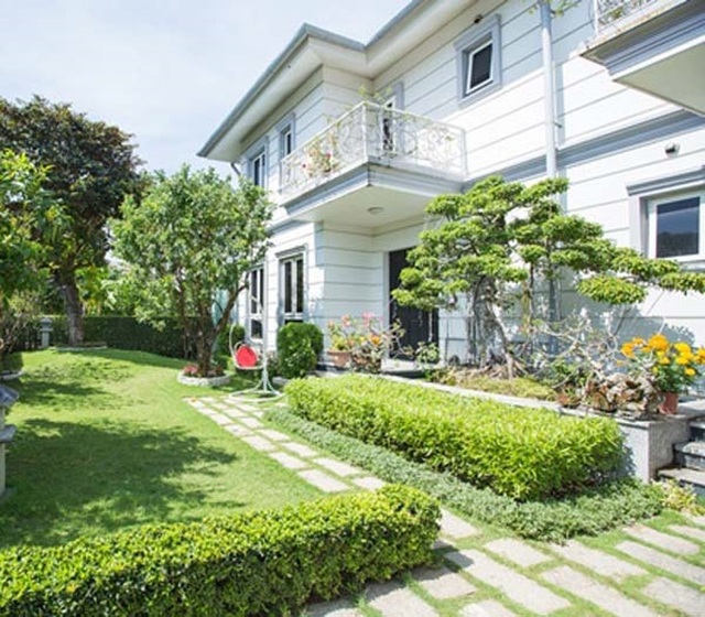 Độc đáo biệt thự hoàng gia có hồ cá ở phòng ăn của Hồ Quỳnh Hương - 1 Độc đáo biệt thự hoàng gia có hồ cá ở phòng ăn của Hồ Quỳnh Hương - 1