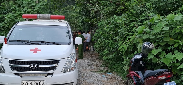 Bàng hoàng phát hiện một bộ xương người trong rừng - 1 Bàng hoàng phát hiện một bộ xương người trong rừng - 1