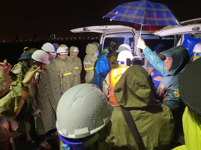 Mưa lớn gây sạt lở, ngập đường, 1 sinh viên bị lũ cuốn tử vong - 2 Mưa lớn gây sạt lở, ngập đường, 1 sinh viên bị lũ cuốn tử vong - 2