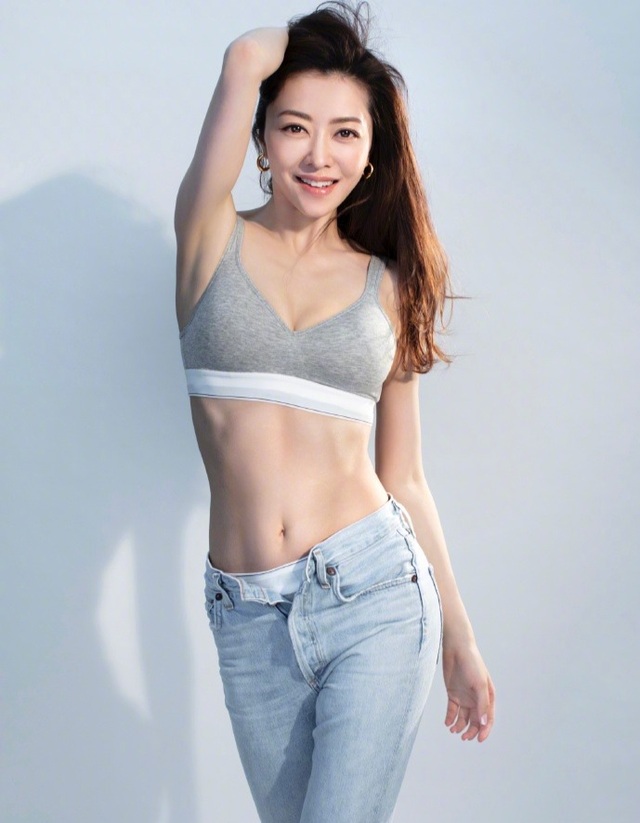 “Tình cũ” Quách Phú Thành khoe “vòng eo” săn chắc sau khi sinh con - 4 “Tình cũ” Quách Phú Thành khoe “vòng eo” săn chắc sau khi sinh con - 4