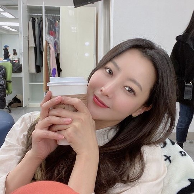 Ngưỡng mộ nhan sắc “không tuổi” của Kim Hee Sun ở tuổi 43 - 15 Ngưỡng mộ nhan sắc “không tuổi” của Kim Hee Sun ở tuổi 43 - 15