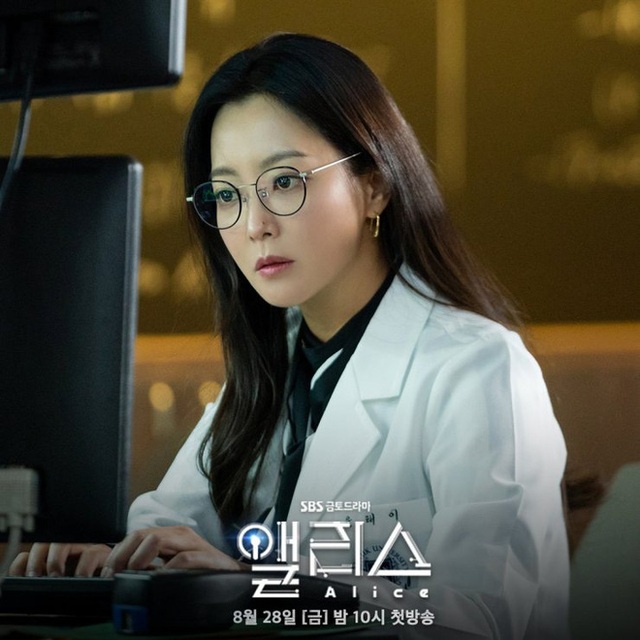 Ngưỡng mộ nhan sắc “không tuổi” của Kim Hee Sun ở tuổi 43 - 2 Ngưỡng mộ nhan sắc “không tuổi” của Kim Hee Sun ở tuổi 43 - 2