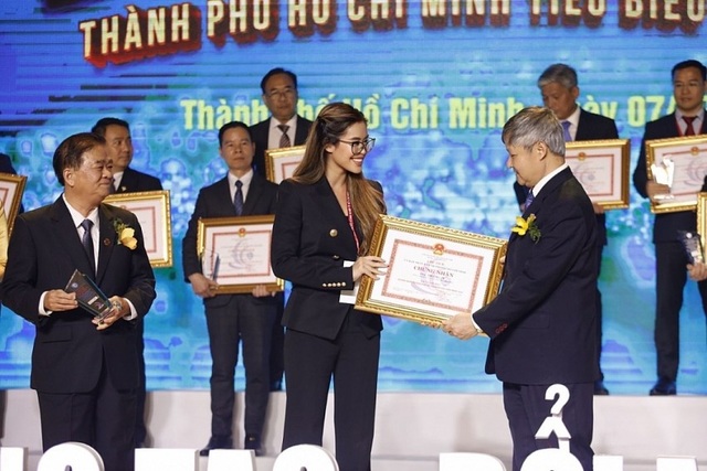Rich kid Tiên Nguyễn nhận danh hiệu doanh nhân TP.HCM tiêu biểu ở tuổi 24 - 3 Rich kid Tiên Nguyễn nhận danh hiệu doanh nhân TP.HCM tiêu biểu ở tuổi 24 - 3