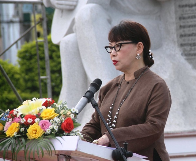 Khánh thành tượng Trịnh Công Sơn bên bờ biển Quy Nhơn - 3 Khánh thành tượng Trịnh Công Sơn bên bờ biển Quy Nhơn - 3