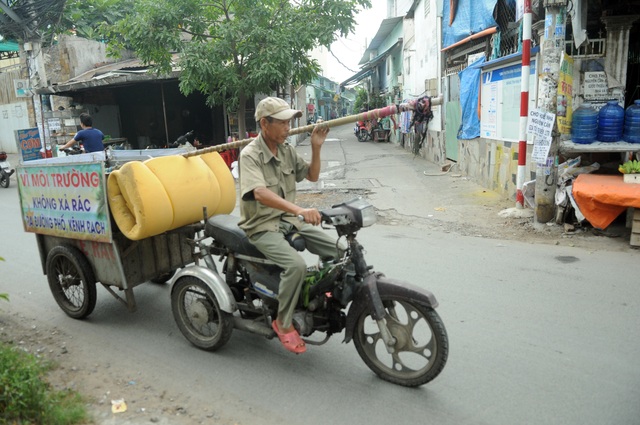 Người thương binh mỗi ngày vớt hàng trăm kg rác giải cứu dòng kênh - 7