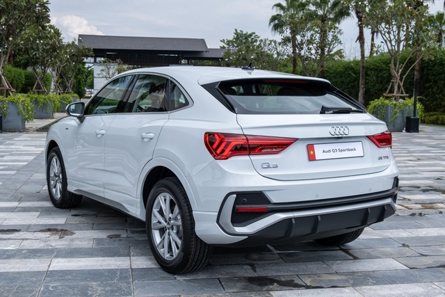 Audi Q3 Sportback ra mắt tại Việt Nam, giá trên 2 tỷ đấu BMW X4 - 2 Audi Q3 Sportback ra mắt tại Việt Nam, giá trên 2 tỷ đấu BMW X4 - 2