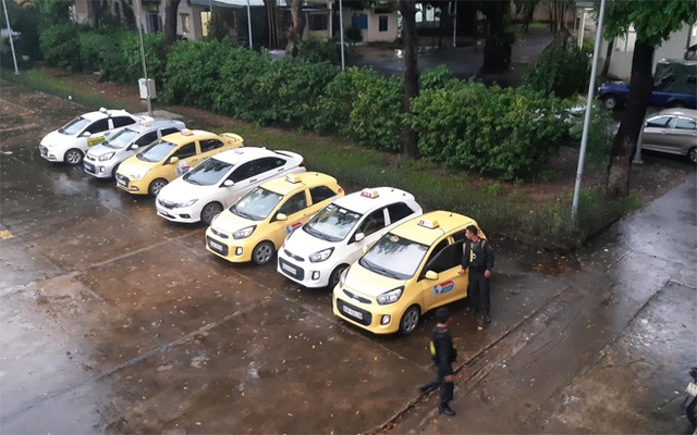 Bắt nhóm tài xế taxi hỗn chiến trước cổng bệnh viện - 3