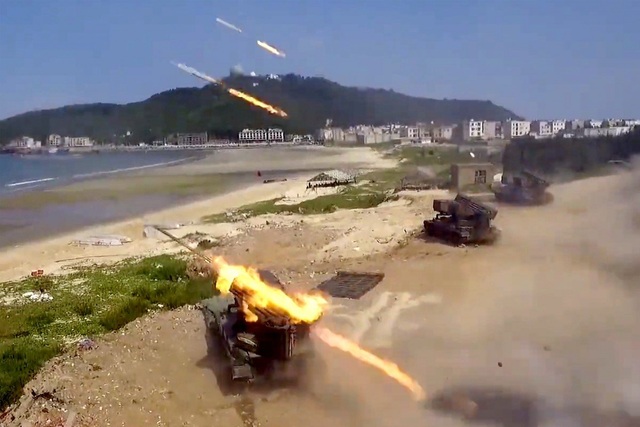 Trung Quốc tập trận tấn công đảo, nắn gân Đài Loan - 1
