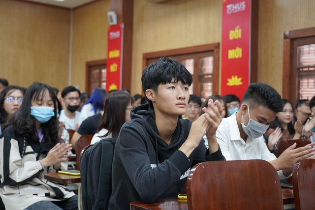 Khoa Địa lý mời cựu sinh viên, doanh nghiệp nói chuyện với tân sinh viên - 3 Khoa Địa lý mời cựu sinh viên, doanh nghiệp nói chuyện với tân sinh viên - 3