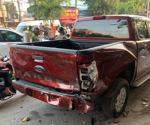 Hà Nội: Thanh niên 18 tuổi say rượu lái ô tô gây tai nạn liên hoàn - 2 Hà Nội: Thanh niên 18 tuổi say rượu lái ô tô gây tai nạn liên hoàn - 2