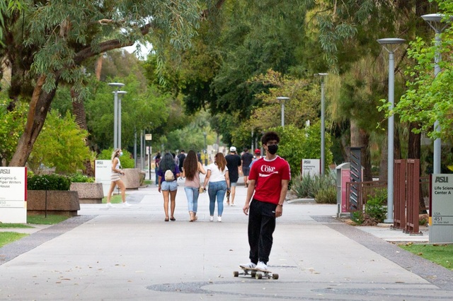 Hàng ngàn sinh viên trường đại học bang Arizona bắt đầu nhập học từ tháng Tám, giữa thời điểm số ca nhiễm Covid-19 của bang tăng cao trong suốt thời gian mùa hè.