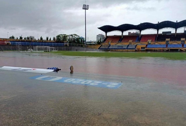 Hình ảnh bóng đá Việt Nam bị ảnh hưởng mưa bão gây xúc động trên báo Thái - 5