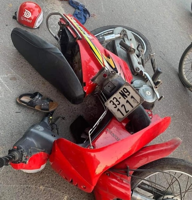 Hà Nội: Thanh niên 18 tuổi say rượu lái ô tô gây tai nạn liên hoàn - 3 Hà Nội: Thanh niên 18 tuổi say rượu lái ô tô gây tai nạn liên hoàn - 3