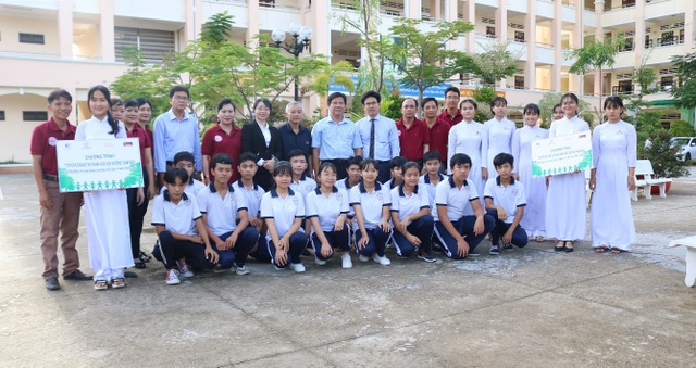 Toyota chung tay trồng 1.400 cây góp phần “xanh hóa học đường” - 2 Toyota chung tay trồng 1.400 cây góp phần “xanh hóa học đường” - 2