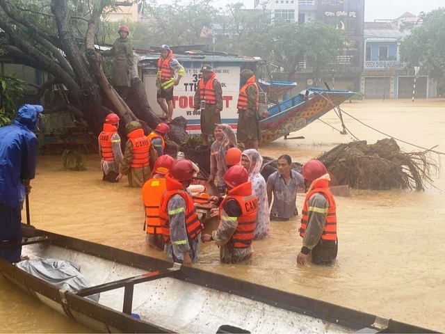 Bạn đọc Dân trí mong muốn chung tay ủng hộ đồng bào miền Trung - 2