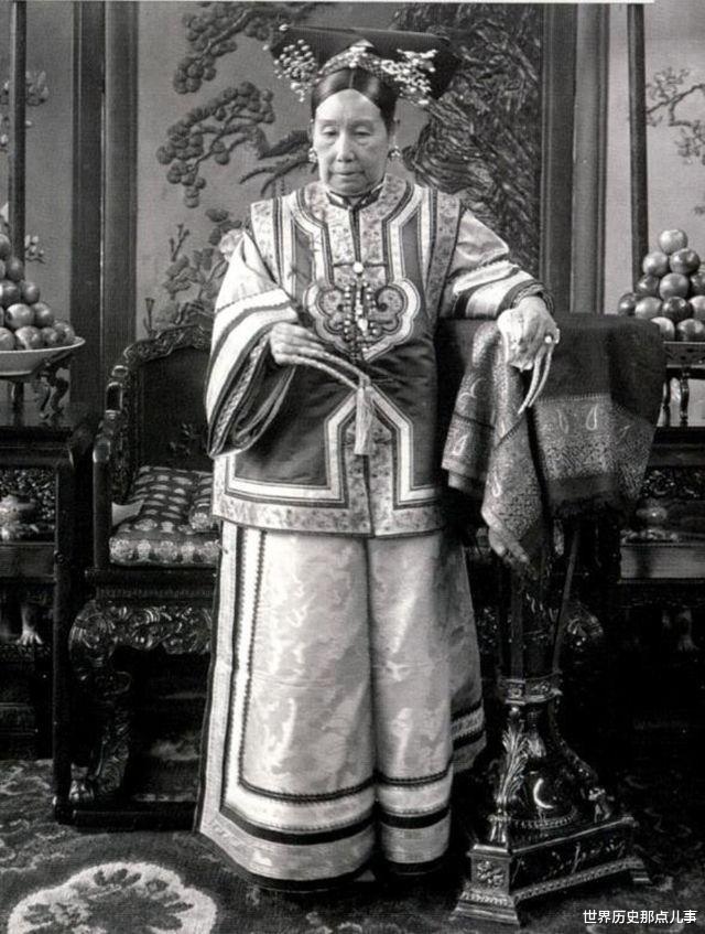 Bí ẩn phía sau bộ móng giả bằng vàng tinh xảo của cung tần, mỹ nữ nhà Thanh - 5 Bí ẩn phía sau bộ móng giả bằng vàng tinh xảo của cung tần, mỹ nữ nhà Thanh - 5