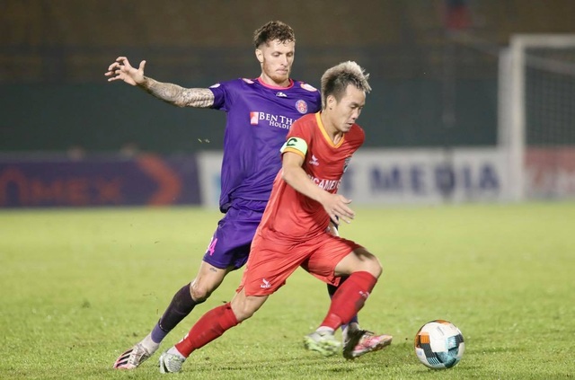 HLV Sài Gòn FC vẫn muốn cạnh tranh ngôi vô địch sau khi mất ngôi đầu bảng - 2 HLV Sài Gòn FC vẫn muốn cạnh tranh ngôi vô địch sau khi mất ngôi đầu bảng - 2