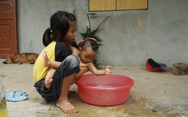 Cô bé lớp 8 thay mẹ nuôi em và cuộc sống bất ngờ ở làng trẻ SOS - 2