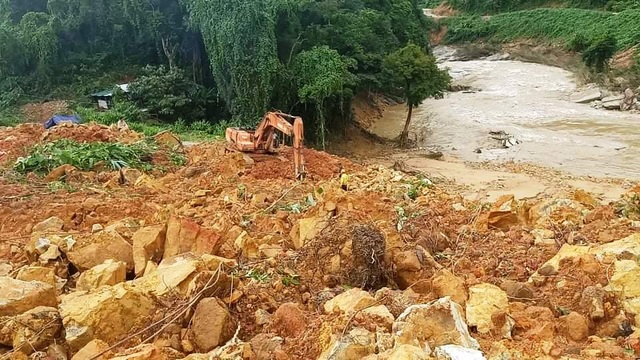 Công an tiếp cận thủy điện Rào Trăng 3, không còn dấu vết nhà điều hành - 14