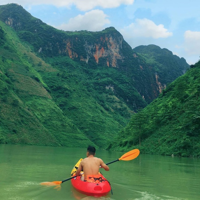 Lên Mã Pí Lèng chèo thuyền kayak, ngắm dòng sông Nho Quế thơ mộng - 7 Lên Mã Pí Lèng chèo thuyền kayak, ngắm dòng sông Nho Quế thơ mộng - 7