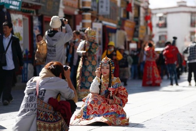 Tây Tạng đón gần 2 triệu du khách dịp Tuần lễ Vàng tháng 10 - 3