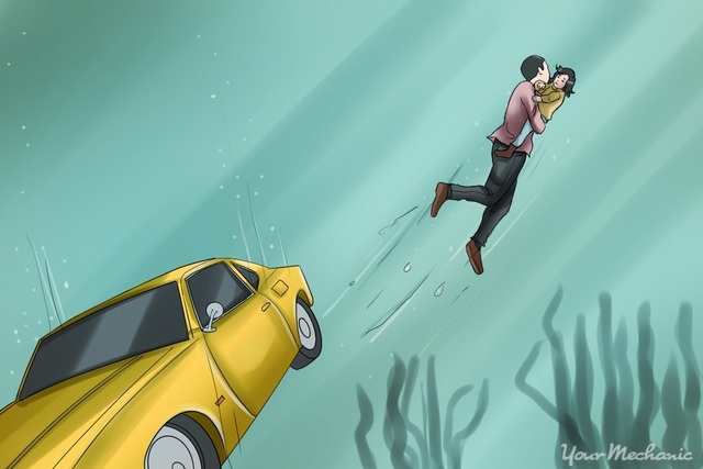 Kỹ năng thoát hiểm khi xe ô tô rơi xuống nước - 4 Kỹ năng thoát hiểm khi xe ô tô rơi xuống nước - 4