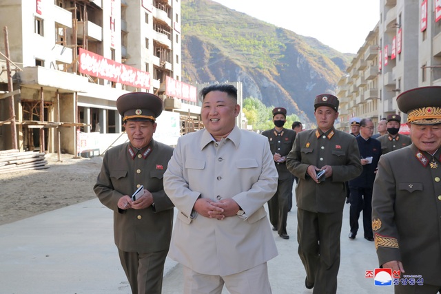 Kim Jong-un leads the construction of 25,000 new houses for people in stormy areas - 3