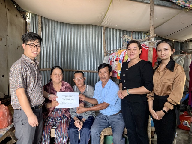 Người vợ khắc khổ rơi nước mắt được bạn đọc giúp đỡ hơn 50 triệu đồng - 1 Người vợ khắc khổ rơi nước mắt được bạn đọc giúp đỡ hơn 50 triệu đồng - 1