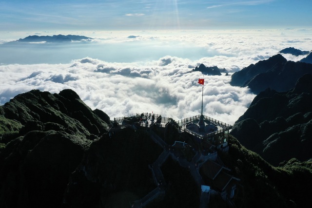 Overwhelmed with "sea" of beautiful floating clouds on top of Fansipan - 2