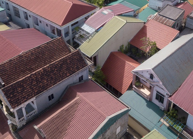 Nhà ở Nghệ An như “đi nghỉ dưỡng” nhờ sân vườn xanh mát quanh năm - 1