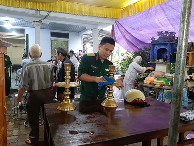 Ròng rã nhiều tuần chiến đấu với bão lũ, giúp dân cứu đói - 3 Ròng rã nhiều tuần chiến đấu với bão lũ, giúp dân cứu đói - 3