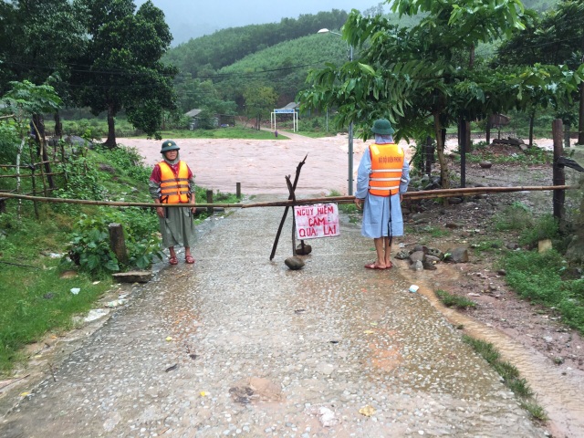 Heavy rains, rising rivers and streams caused many villages and hamlets to isolate themselves - 4