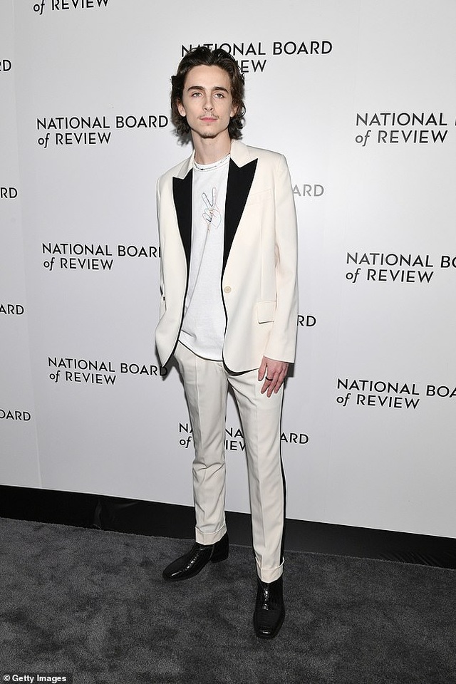 Timothée Chalamet xấu hổ vì lộ ảnh thân mật với ái nữ nhà Johnny Depp - 4 Timothée Chalamet xấu hổ vì lộ ảnh thân mật với ái nữ nhà Johnny Depp - 4