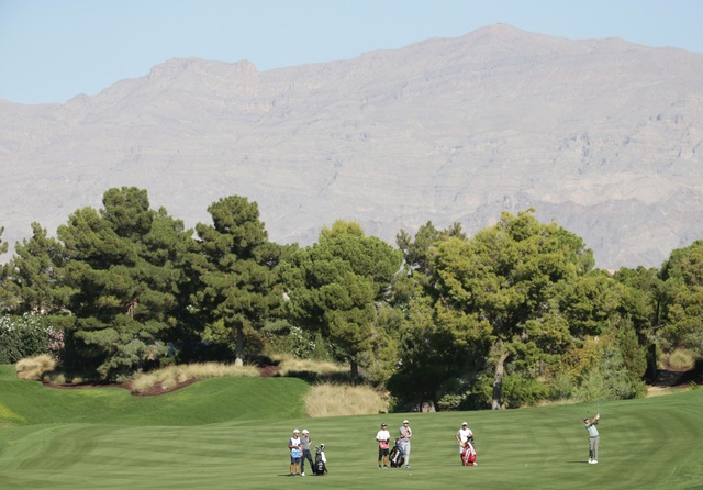 Những khoảnh khắc thú vị tại sân golf sang chảnh nhất thế giới - 4 Những khoảnh khắc thú vị tại sân golf sang chảnh nhất thế giới - 4
