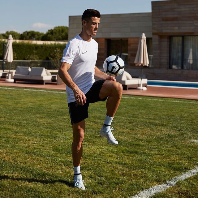 C.Ronaldo và hành trình nâng cấp “tổ ấm” theo năm tháng - 6