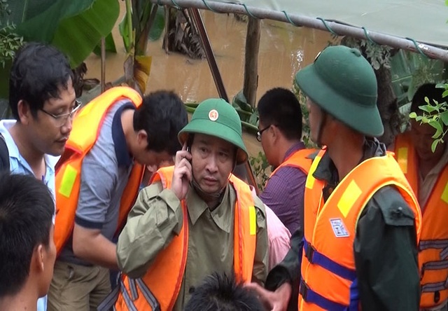 Đoàn người lặng lẽ dưới mưa, tiễn đưa Thiếu tướng Nguyễn Văn Man về đất mẹ - 10