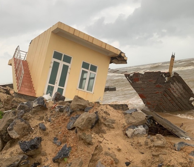 Heavy rains, rising rivers and streams caused many villages and hamlets to become isolated - 5