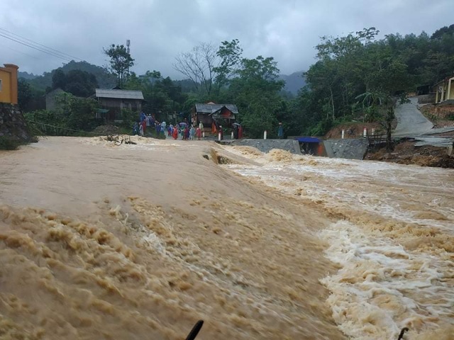 Heavy rains, rising rivers and streams isolated many villages and hamlets - 1