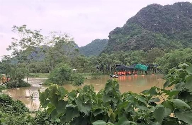 Hai học sinh bị nước lũ cuốn tử vong - 1 Hai học sinh bị nước lũ cuốn tử vong - 1