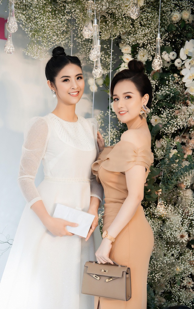 Lã Thanh Huyền quý phái “sánh đôi” cùng Thanh Sơn lịch lãm - 6 Lã Thanh Huyền quý phái “sánh đôi” cùng Thanh Sơn lịch lãm - 6