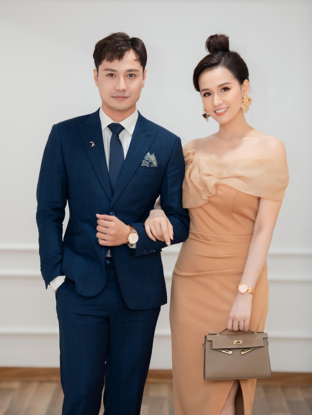 Lã Thanh Huyền quý phái “sánh đôi” cùng Thanh Sơn lịch lãm - 4 Lã Thanh Huyền quý phái “sánh đôi” cùng Thanh Sơn lịch lãm - 4
